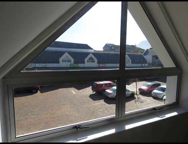 86M² OFFICE TO LET IN SOMERSET WEST CENTRAL